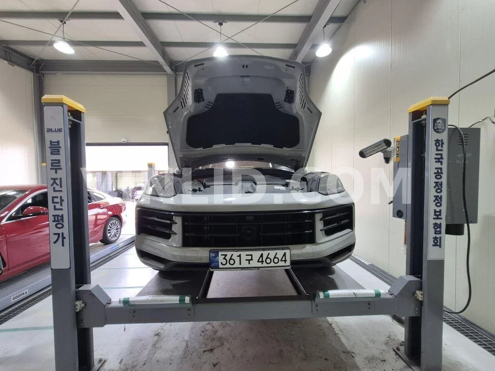 2024 Porsche Cayenne COUPE (5 Seater) - Photo 1