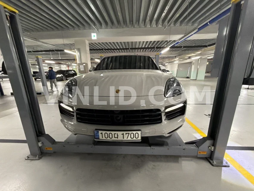 2021 Porsche Cayenne - Photo 1