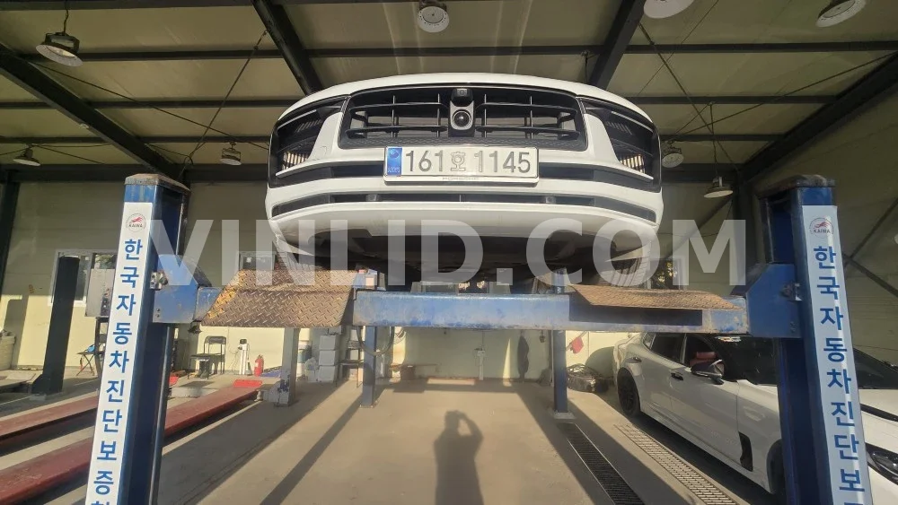 2023 Porsche Macan S - Photo 1