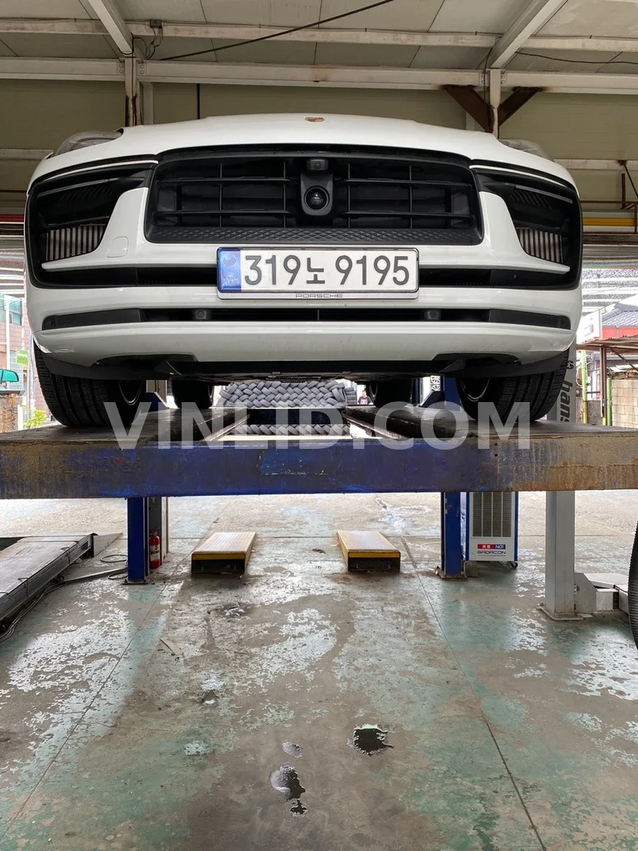 2022 Porsche Macan S - Photo 1