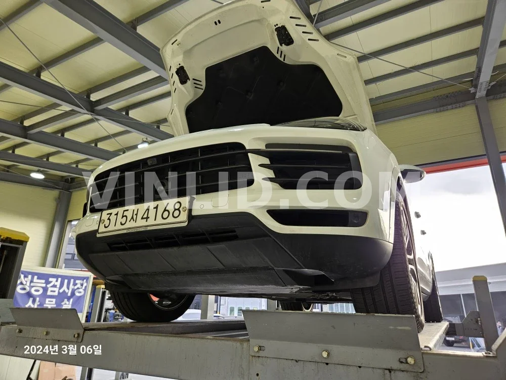 2020 Porsche Cayenne E-Hybrid COUPE (5 Seater) - Photo 1