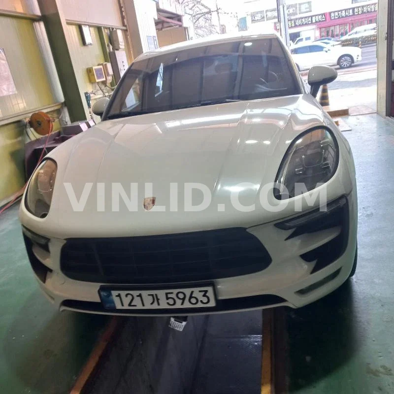 2018 Porsche Macan GTS - Photo 1