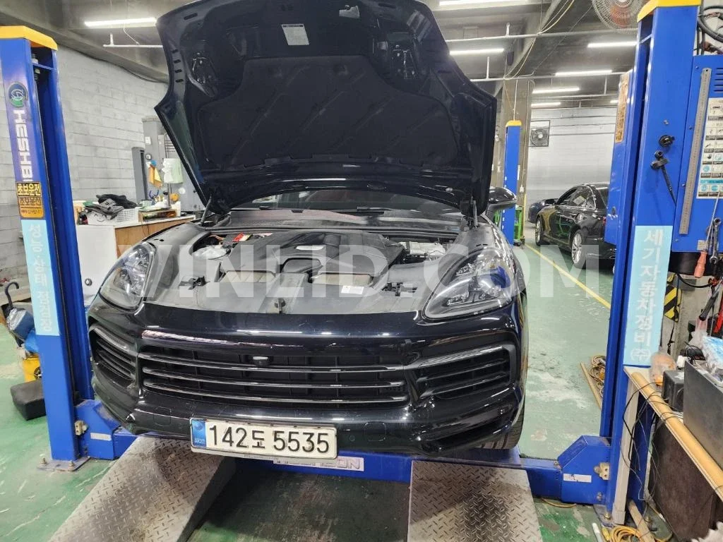 2021 Porsche Cayenne COUPE (5 Seater) - Photo 1