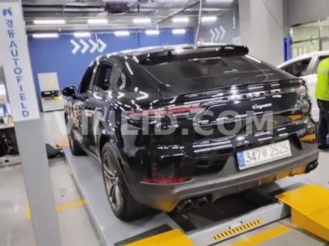2021 Porsche Cayenne - Photo 1