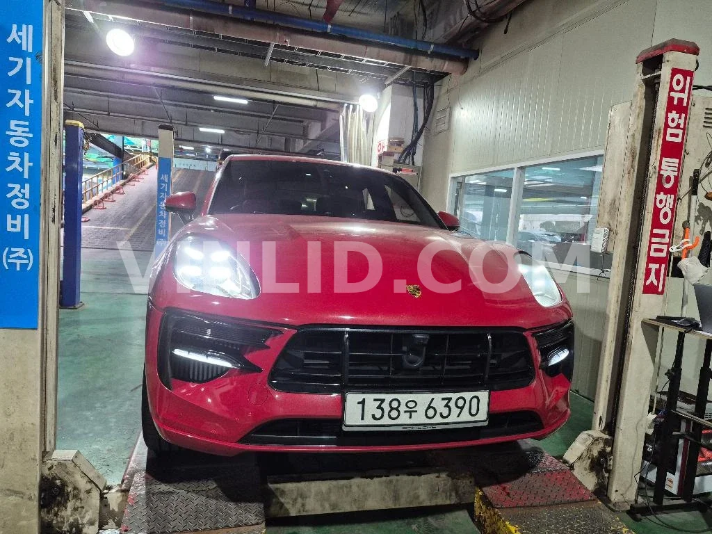 2020 Porsche Macan GTS - Photo 1