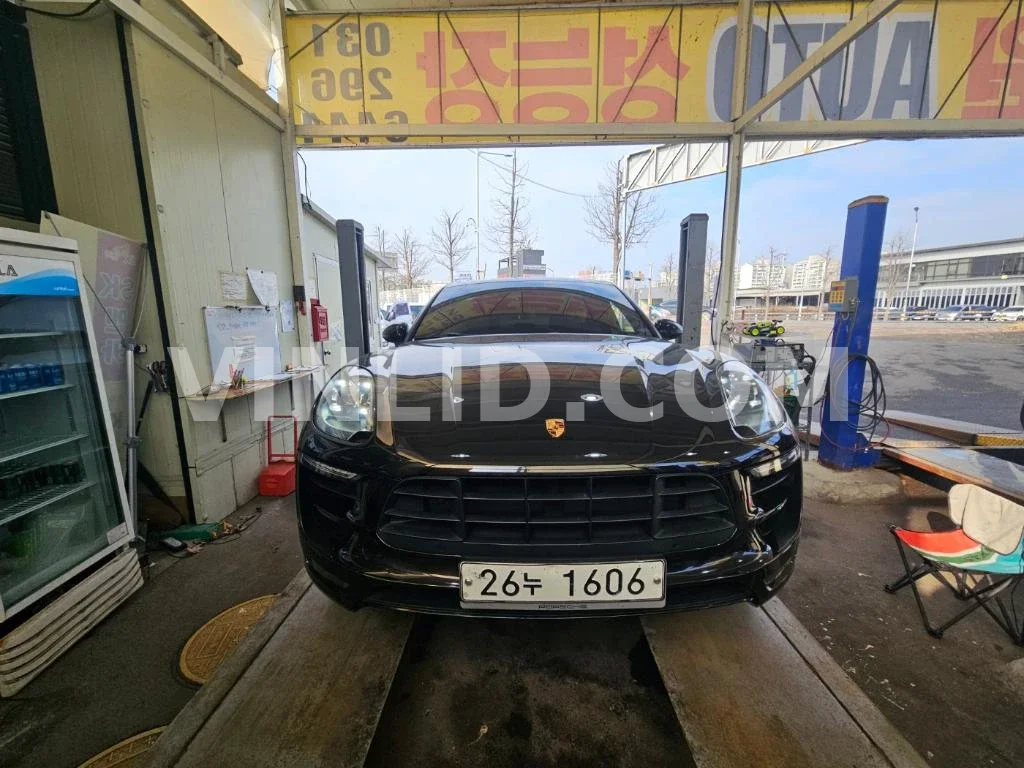 2018 Porsche Macan GTS - Photo 1