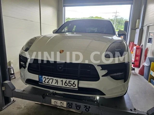 2020 Porsche Macan - Photo 1