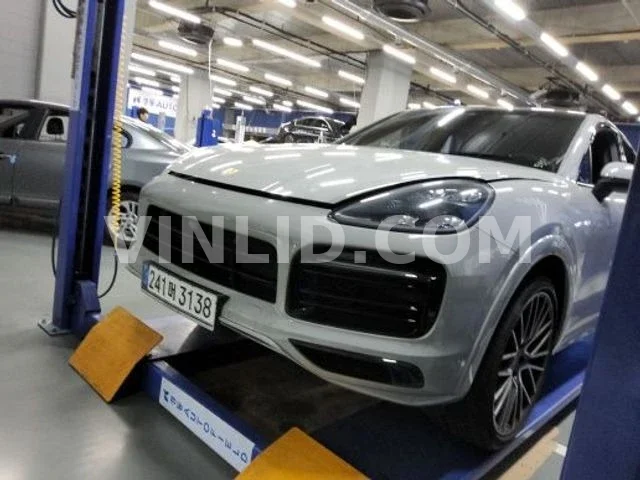 2021 Porsche Cayenne - Photo 1