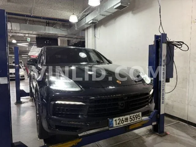 2020 Porsche Cayenne - Photo 1
