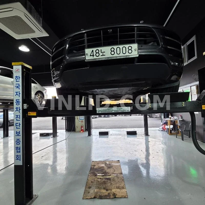 2018 Porsche Macan Turbo - Photo 1