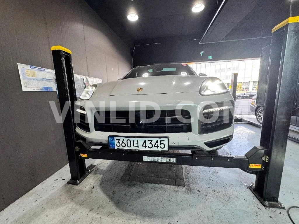 2021 Porsche Cayenne E-Hybrid COUPE (5 Seater) - Photo 1