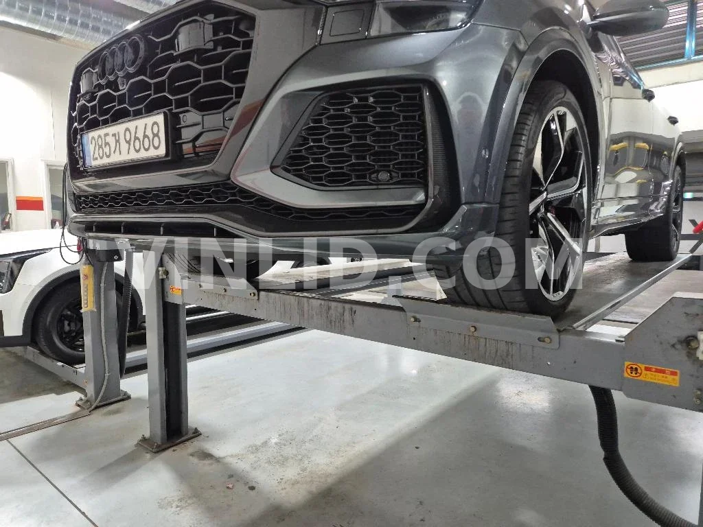 2023 Audi RS Q8 - Photo 1