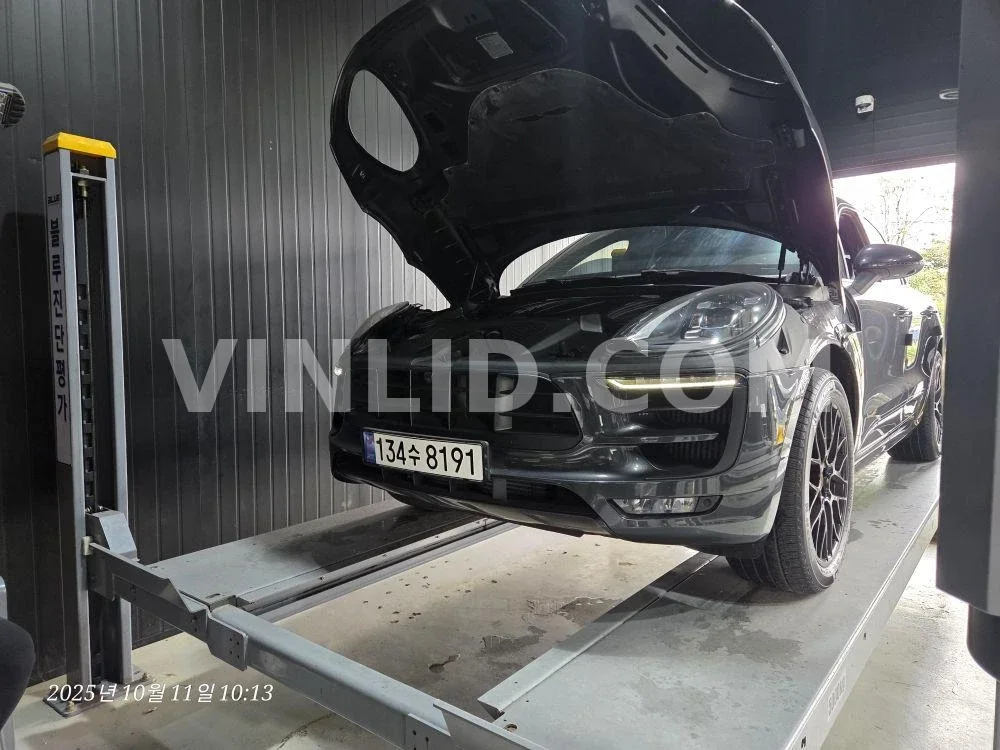 2018 Porsche Macan GTS - Photo 1