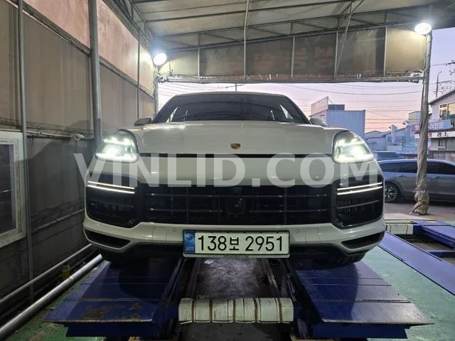 2022 Porsche Cayenne - Photo 1