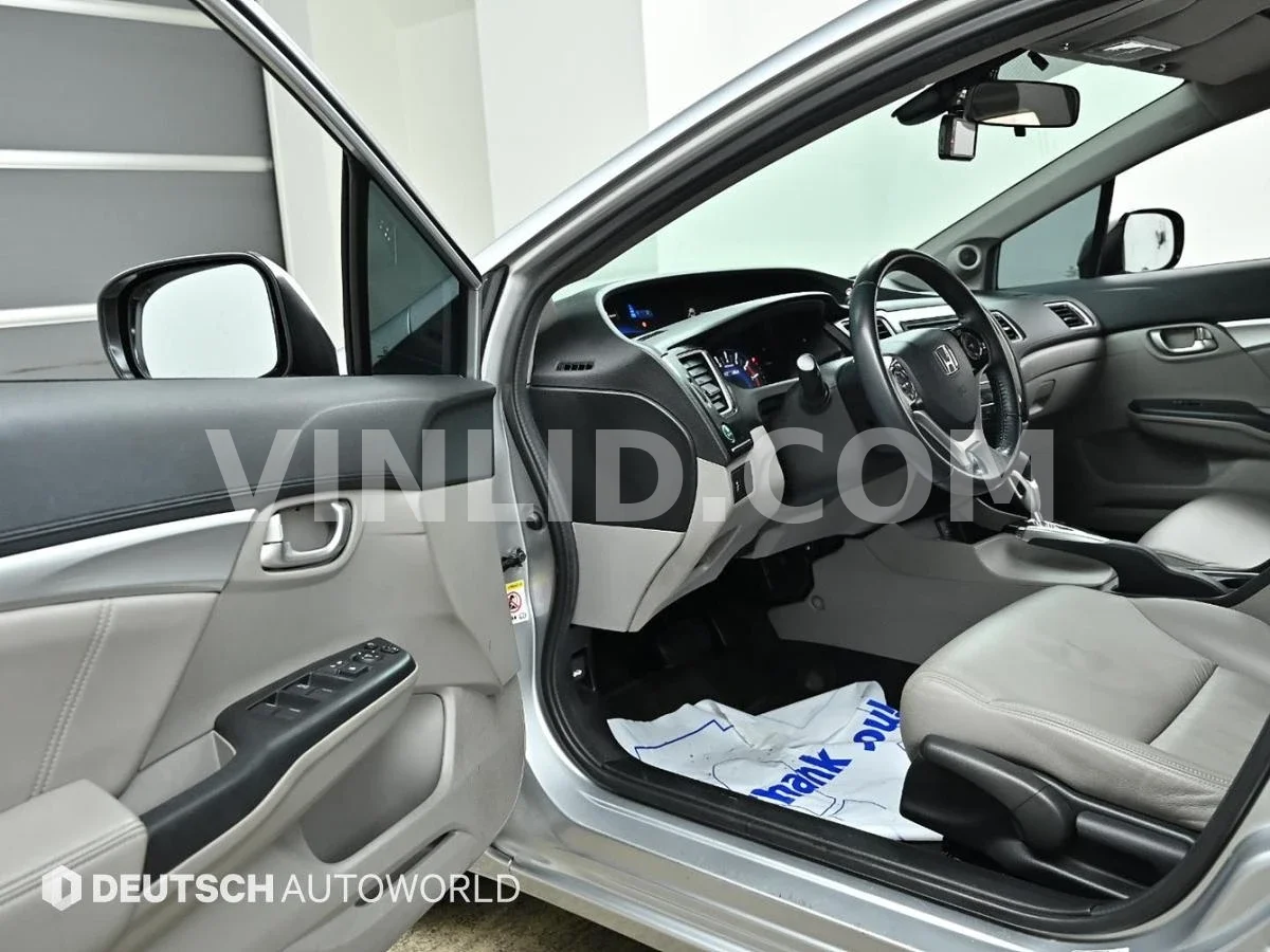 2013 Honda Civic Hybrid - Photo 11