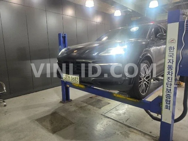 2021 Porsche Cayenne - Photo 1