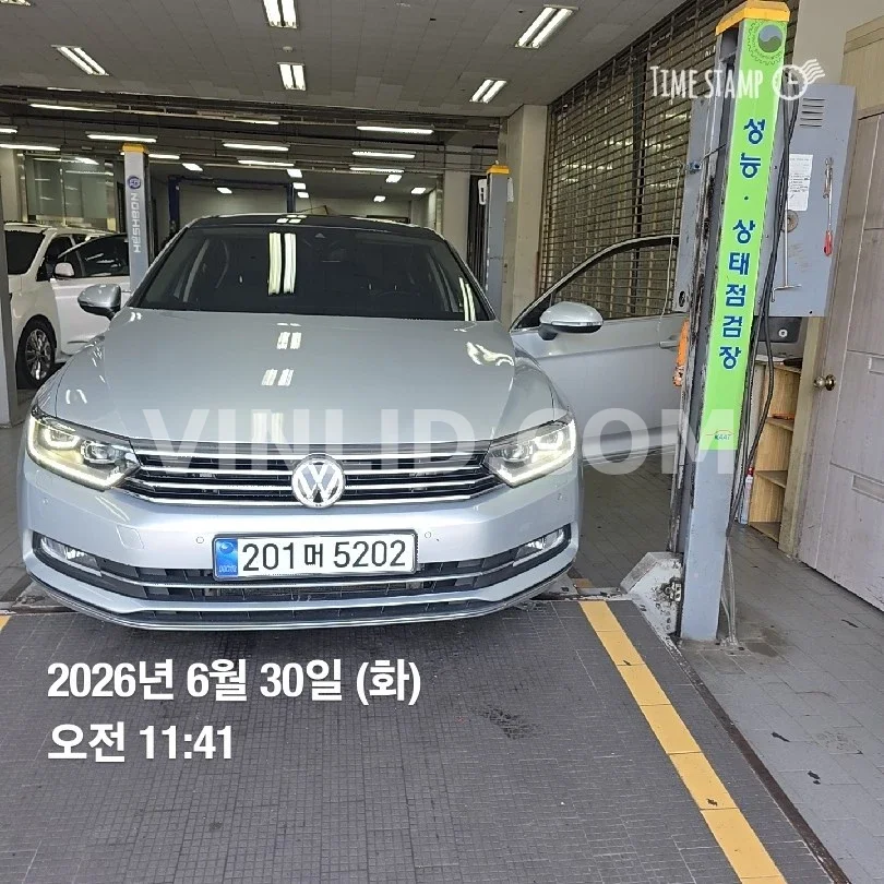 2018 Volkswagen Passat - Photo 1
