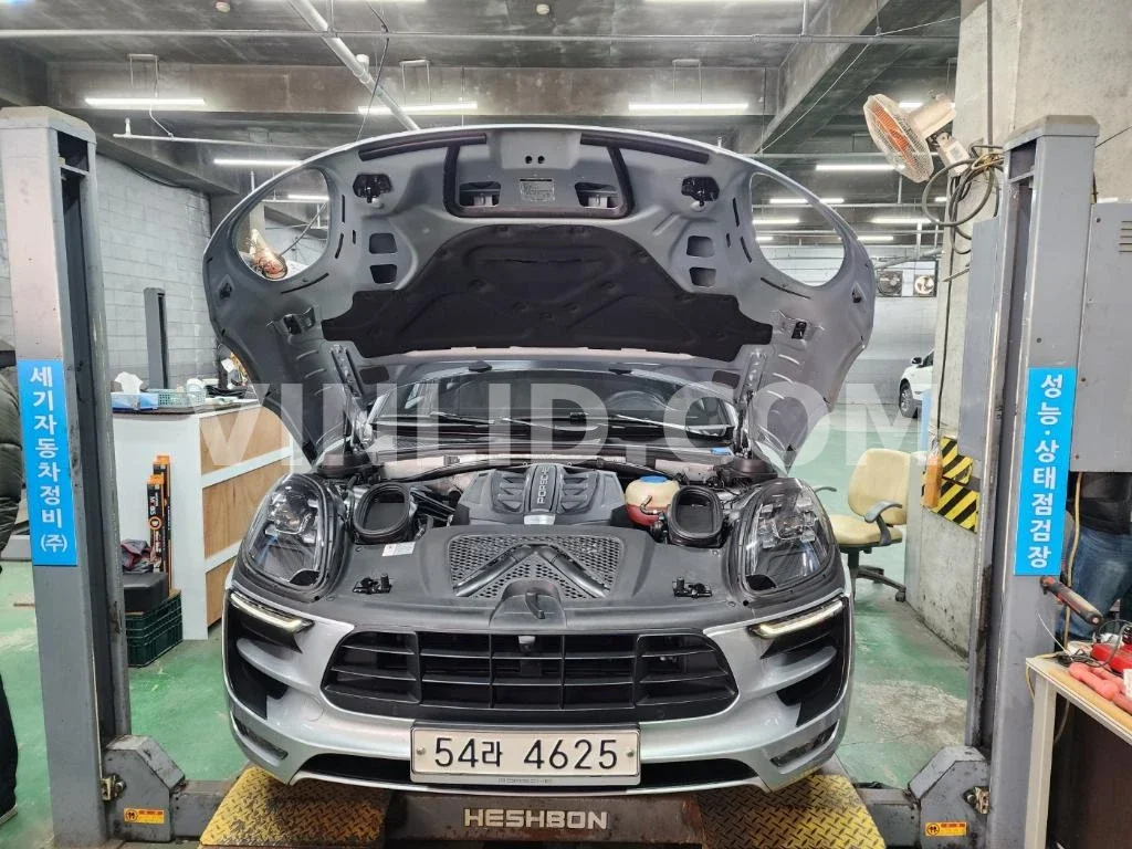 2018 Porsche Macan GTS - Photo 1