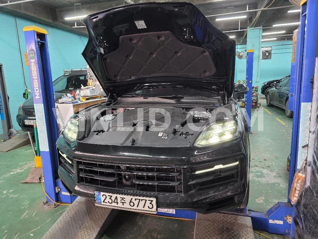 2024 Porsche Cayenne COUPE (5 Seater ) - Photo 1