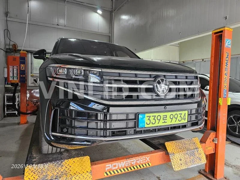 2024 Volkswagen Touareg - Photo 1
