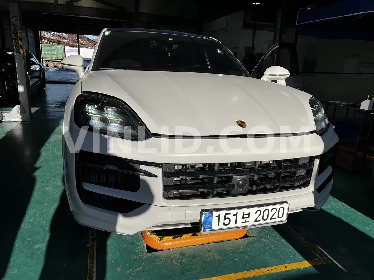 2024 Porsche Cayenne - Photo 1