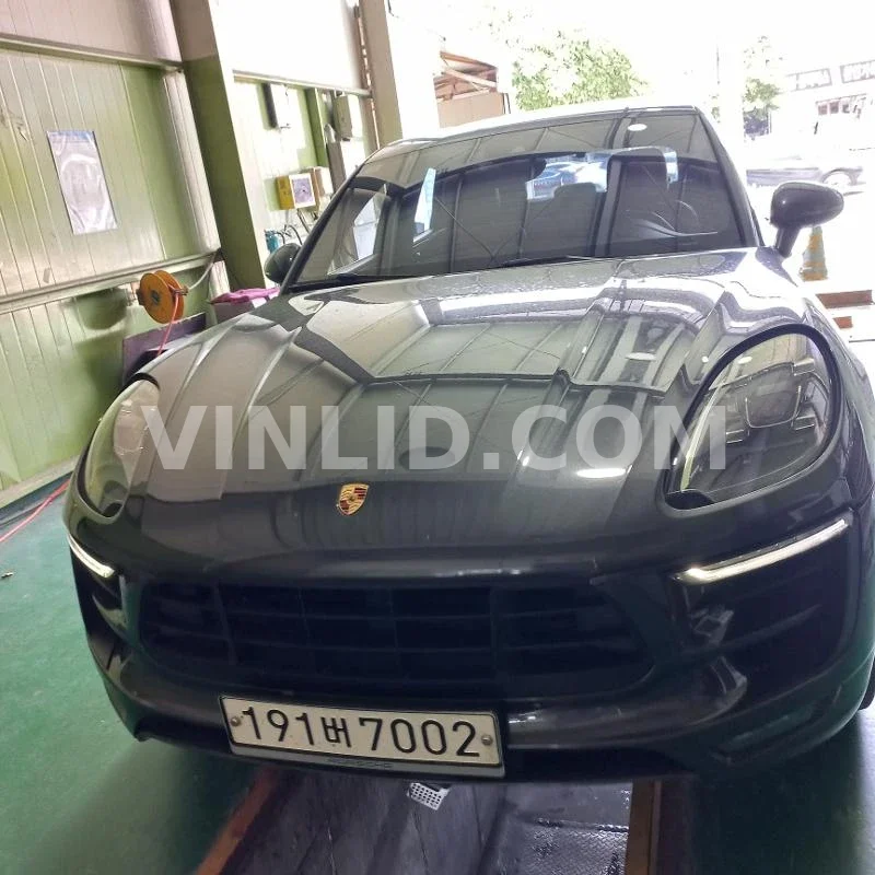 2018 Porsche Macan GTS - Photo 1