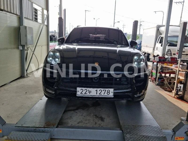 2017 Porsche Macan GTS - Photo 1