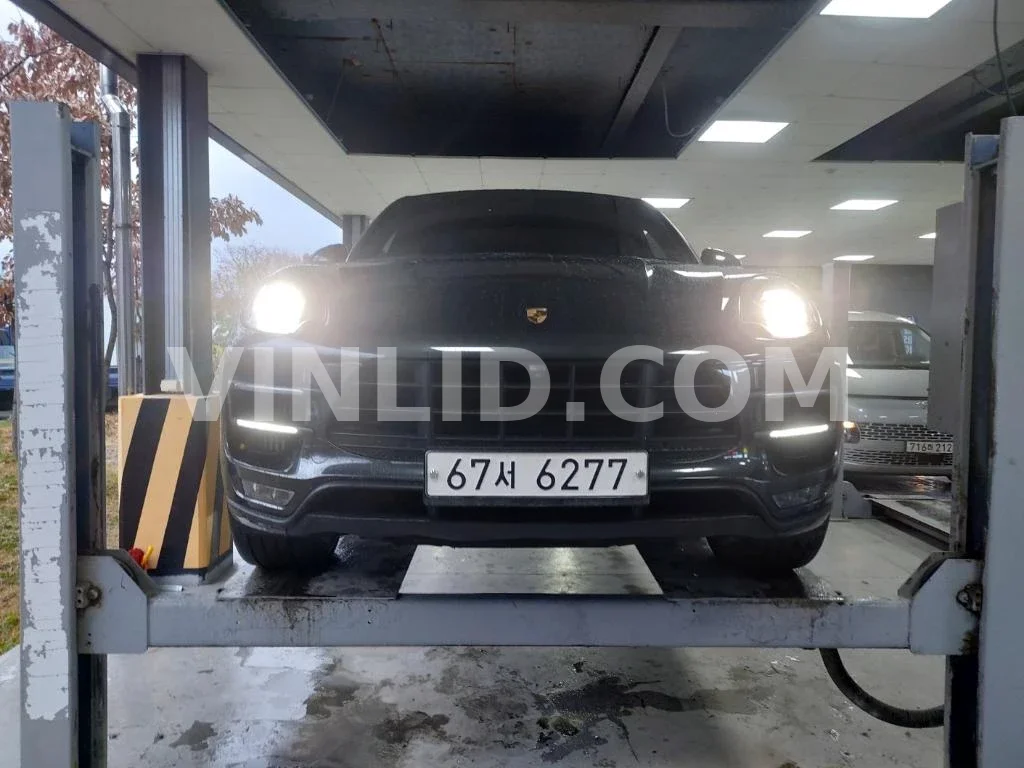 2017 Porsche Macan Turbo - Photo 1