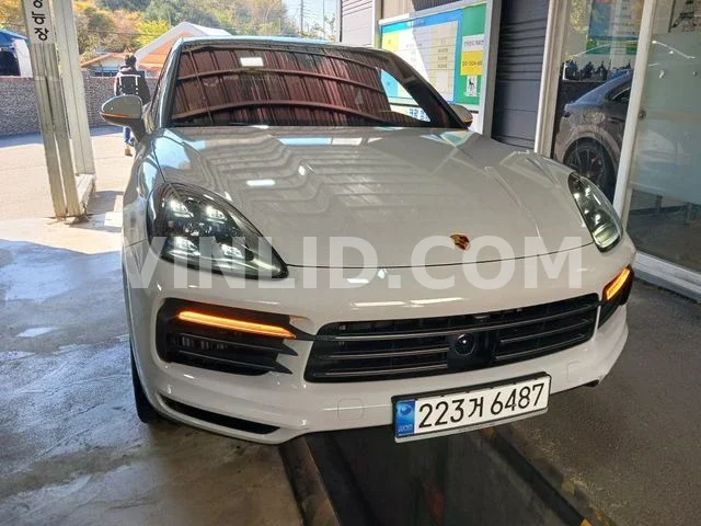 2023 Porsche Cayenne E-Hybrid COUPE (5 Seater) - Photo 1