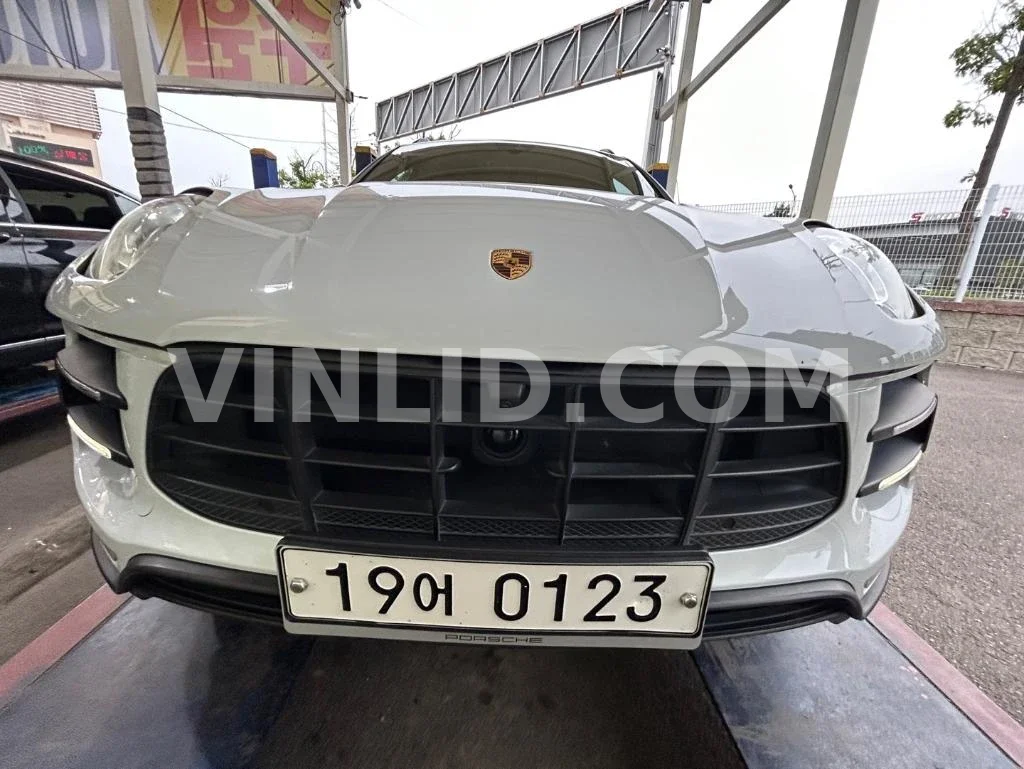 2016 Porsche Macan Turbo - Photo 1