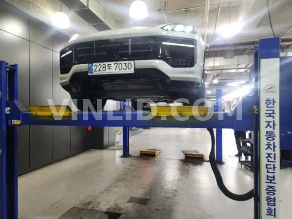 2025 Porsche Cayenne - Photo 1
