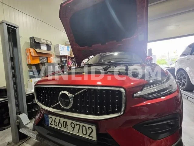 2021 Volvo V60 - Photo 1
