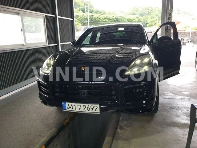 2021 Porsche Cayenne - Photo 1