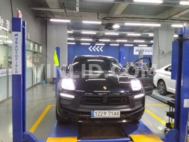 2022 Porsche Macan - Photo 1