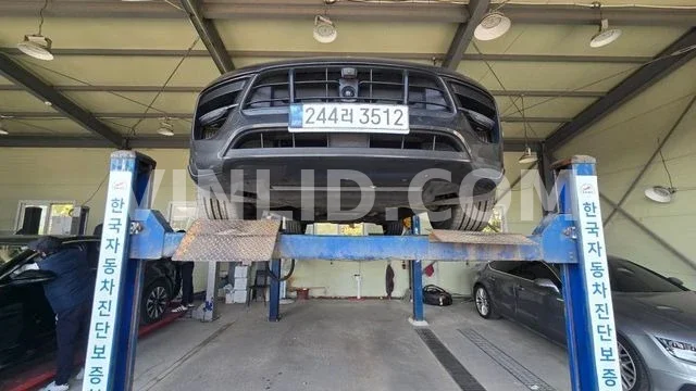 2021 Porsche Macan - Photo 1