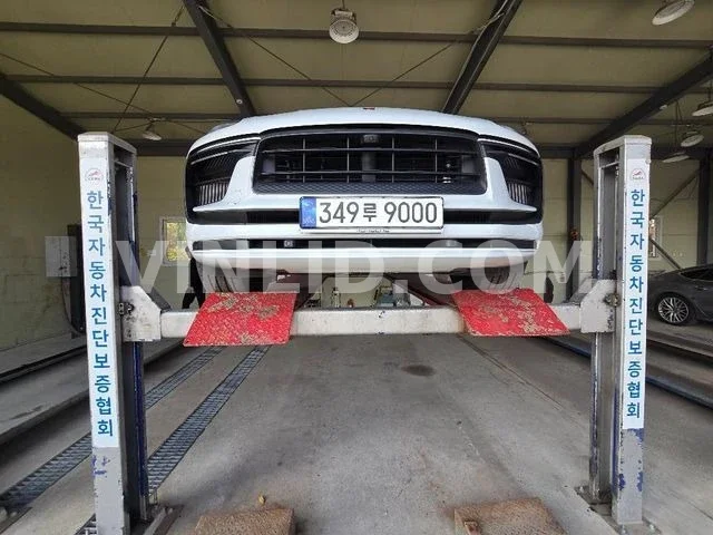 2022 Porsche Macan - Photo 1