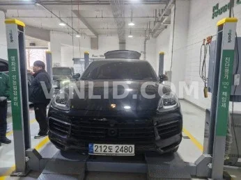 2022 Porsche Cayenne - Photo 1