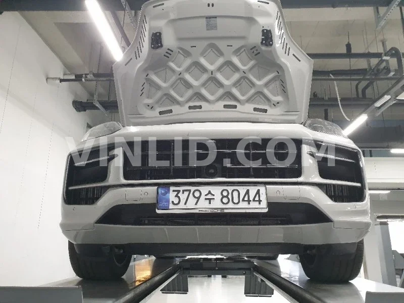 2025 Porsche Cayenne GTS - Photo 1