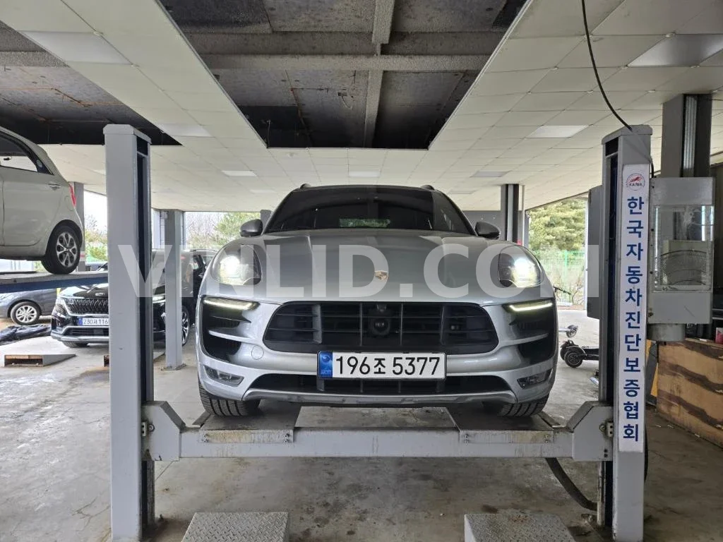 2018 Porsche Macan GTS - Photo 1