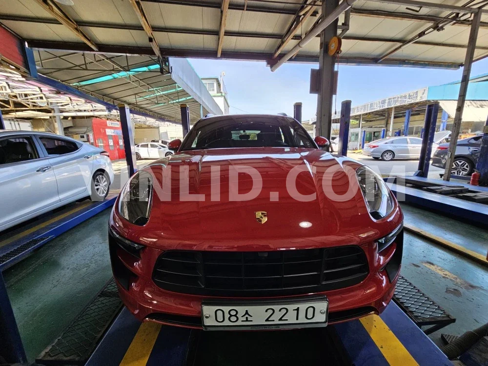 2018 Porsche Macan GTS - Photo 1