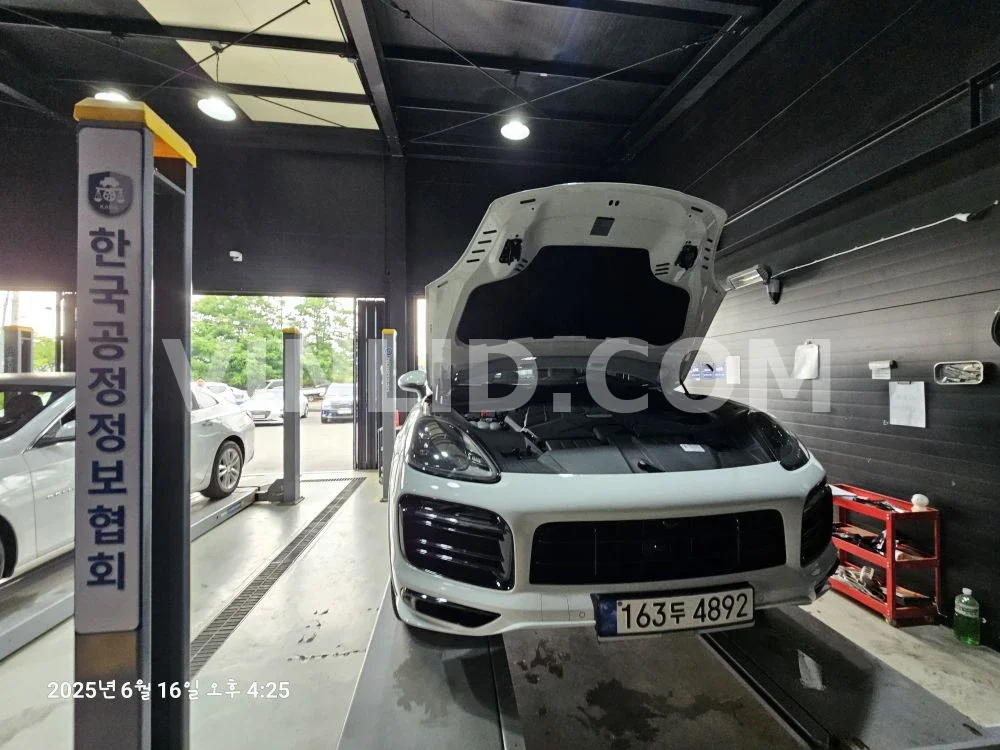 2023 Porsche Cayenne COUPE (5 Seater) - Photo 1