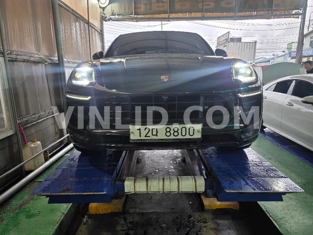 2018 Porsche Macan GTS - Photo 1