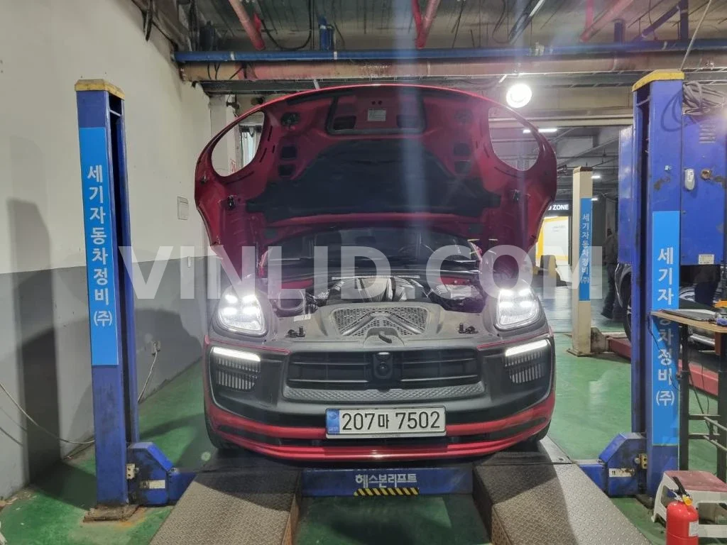 2023 Porsche Macan GTS - Photo 1