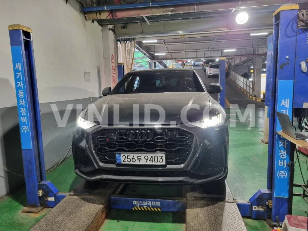 2022 Audi RS Q8 - Photo 1