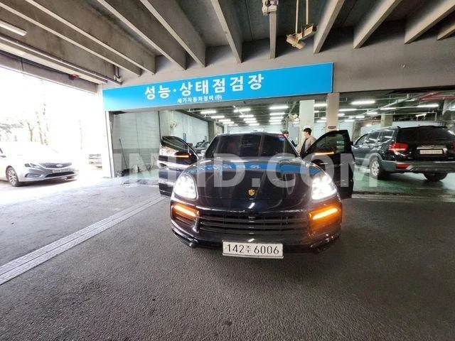 2020 Porsche Cayenne COUPE (5 Seater) - Photo 1