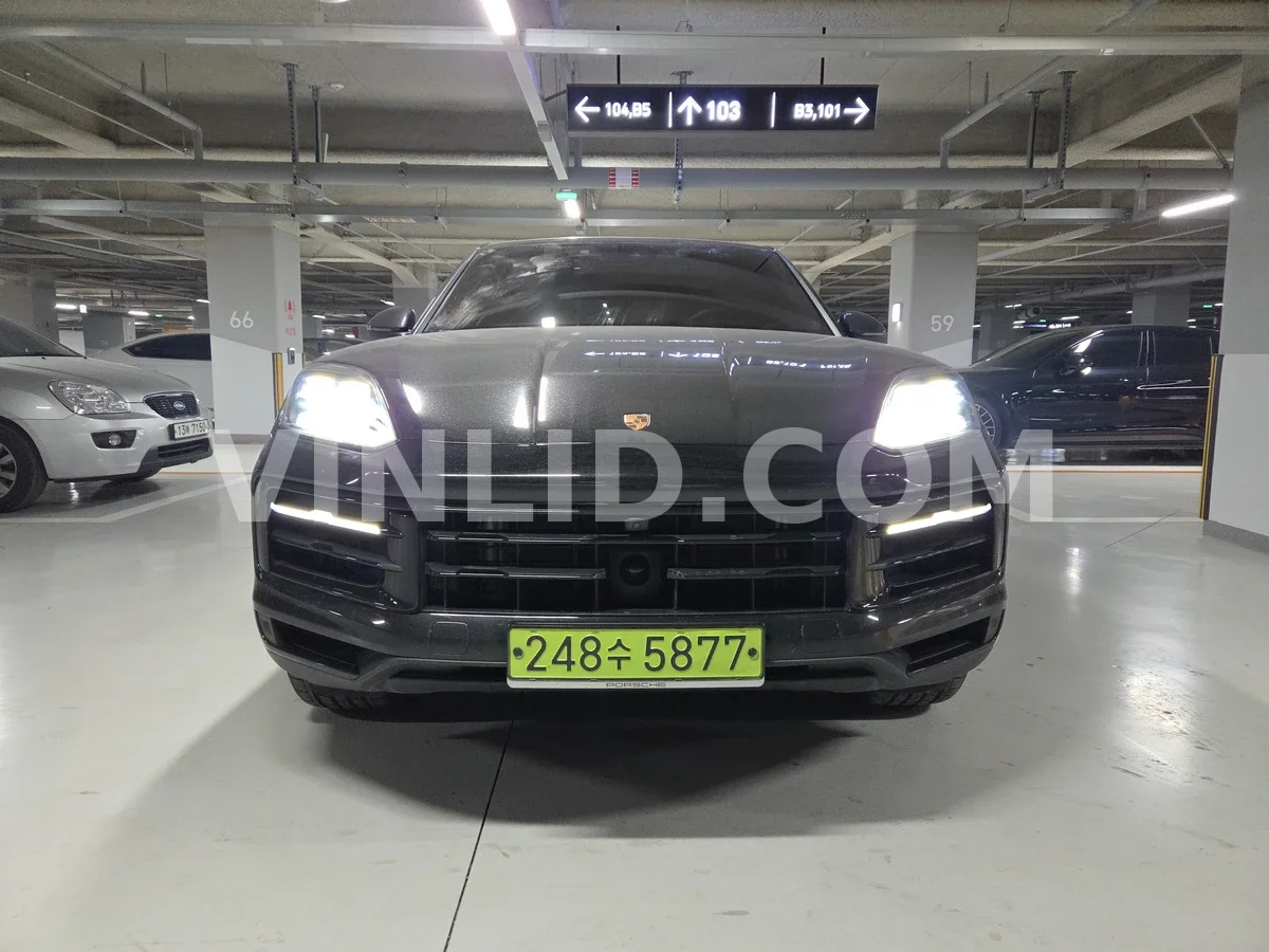 2025 Porsche Cayenne - Photo 1