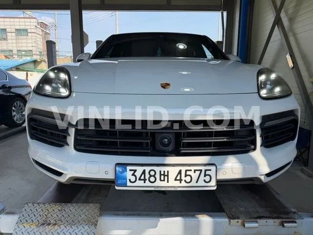 2022 Porsche Cayenne - Photo 1