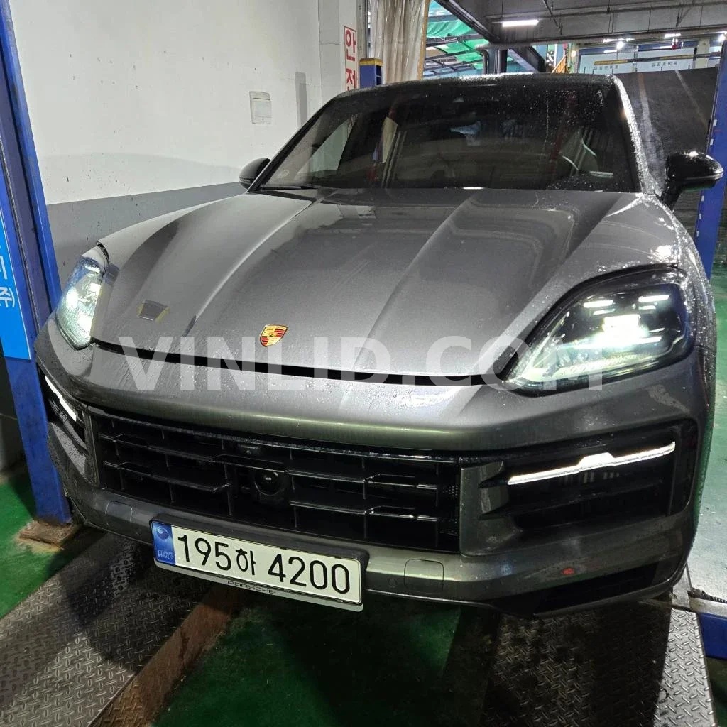 2024 Porsche Cayenne COUPE (5 Seater) - Photo 1