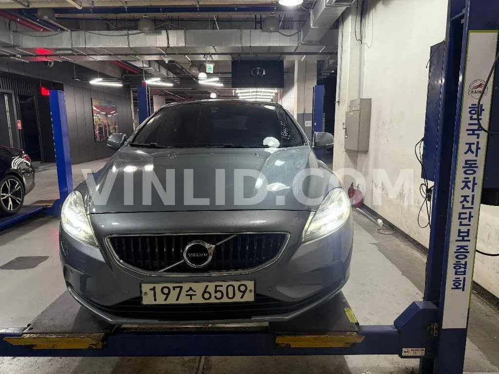 2018 Volvo V40 - Photo 1
