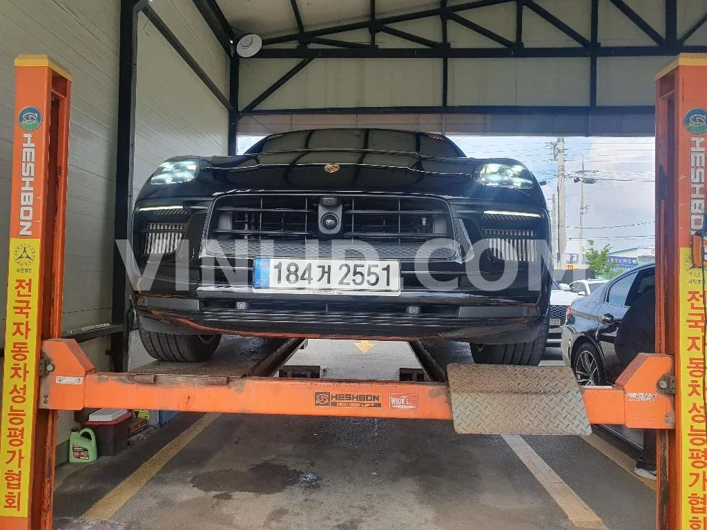 2022 Porsche Macan S - Photo 1